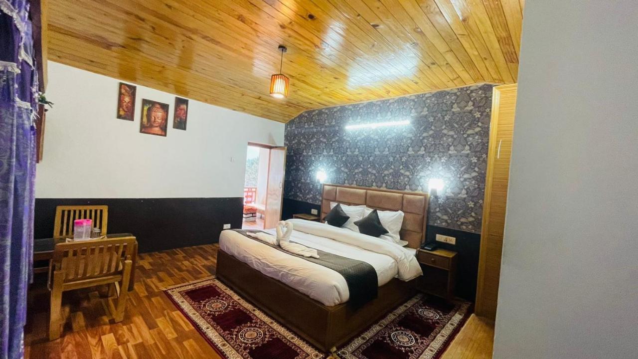 Hotel Hilltop At Mall Road Manali With Open Terrace ภายนอก รูปภาพ