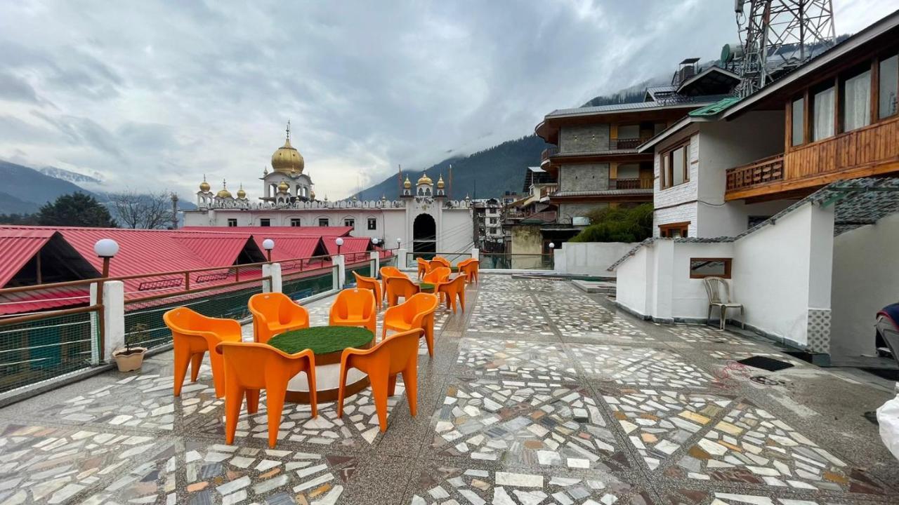 Hotel Hilltop At Mall Road Manali With Open Terrace ภายนอก รูปภาพ