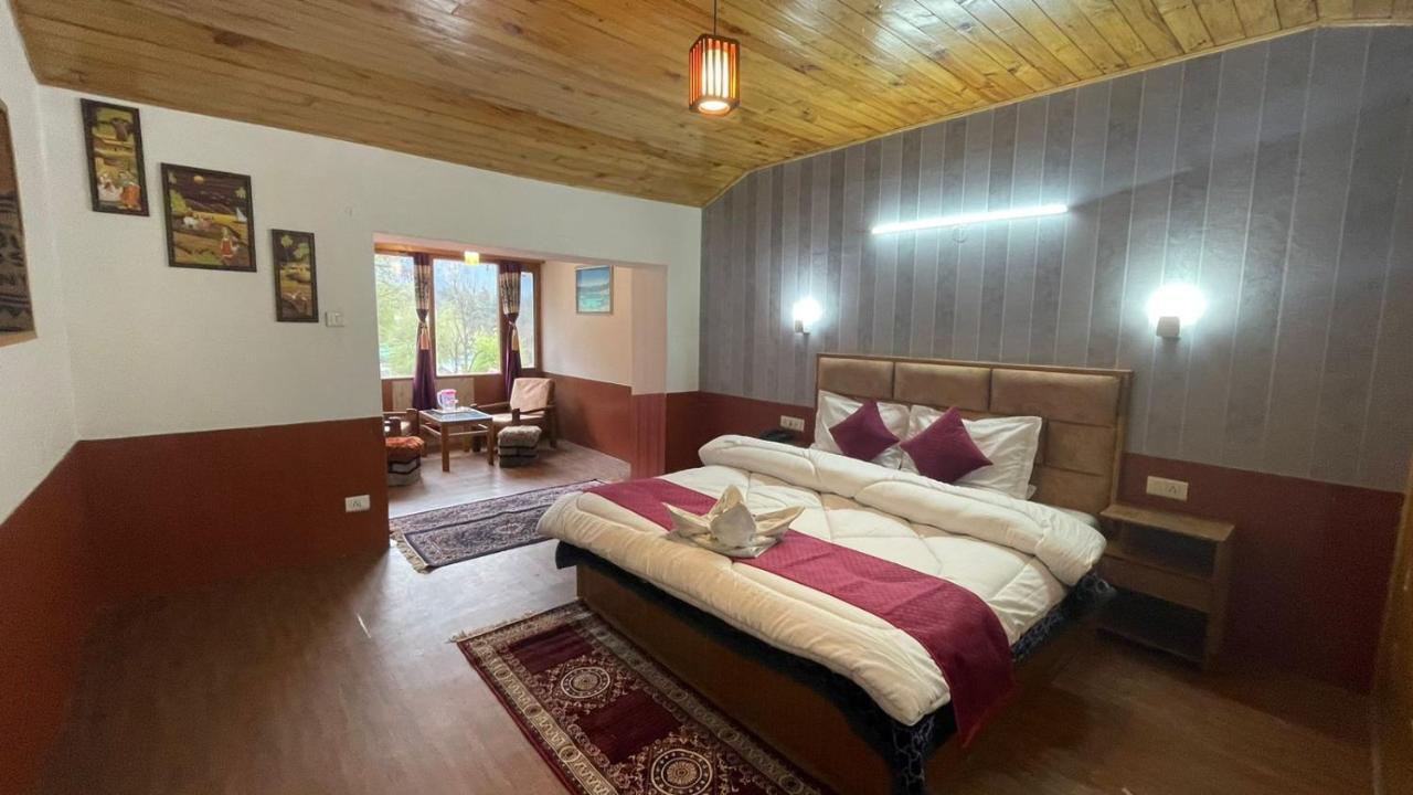 Hotel Hilltop At Mall Road Manali With Open Terrace ภายนอก รูปภาพ