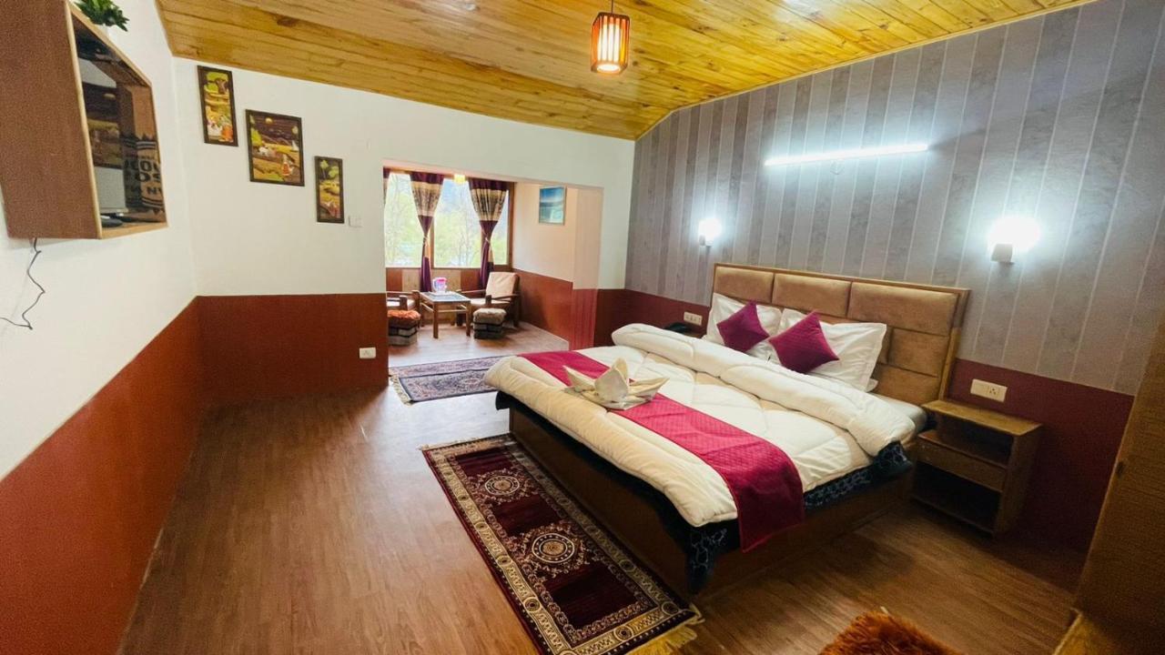 Hotel Hilltop At Mall Road Manali With Open Terrace ภายนอก รูปภาพ