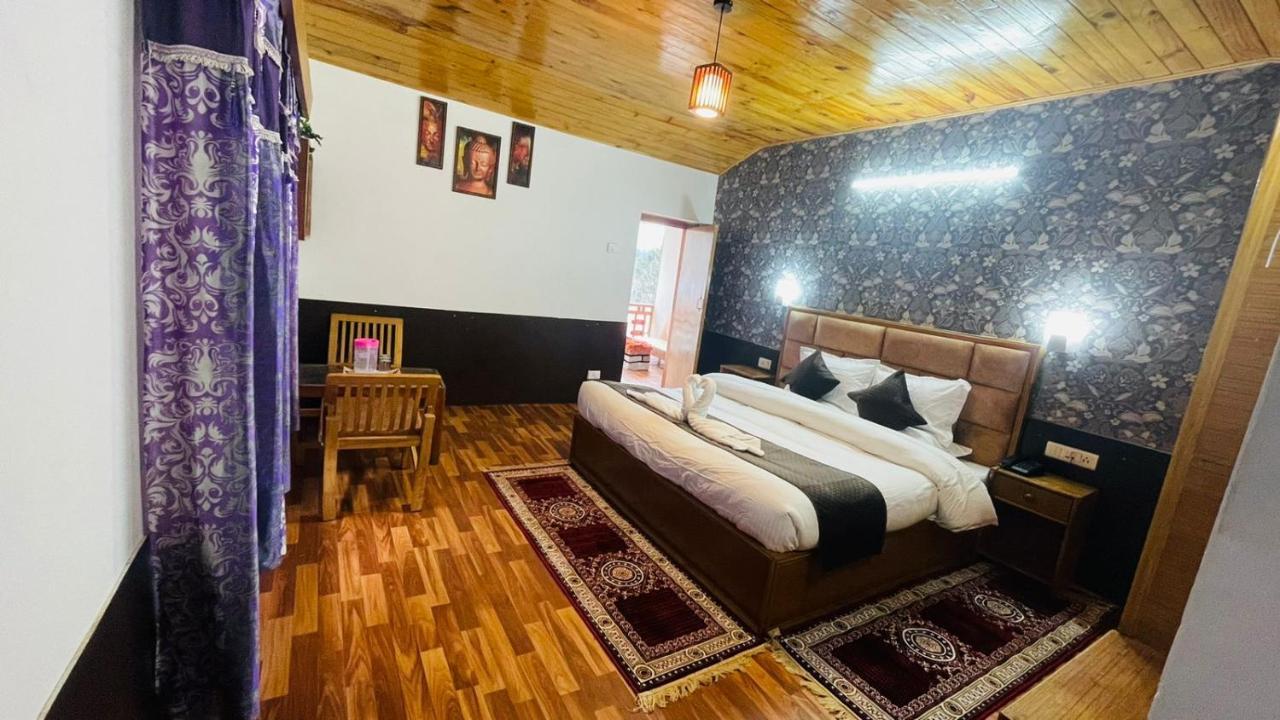 Hotel Hilltop At Mall Road Manali With Open Terrace ภายนอก รูปภาพ