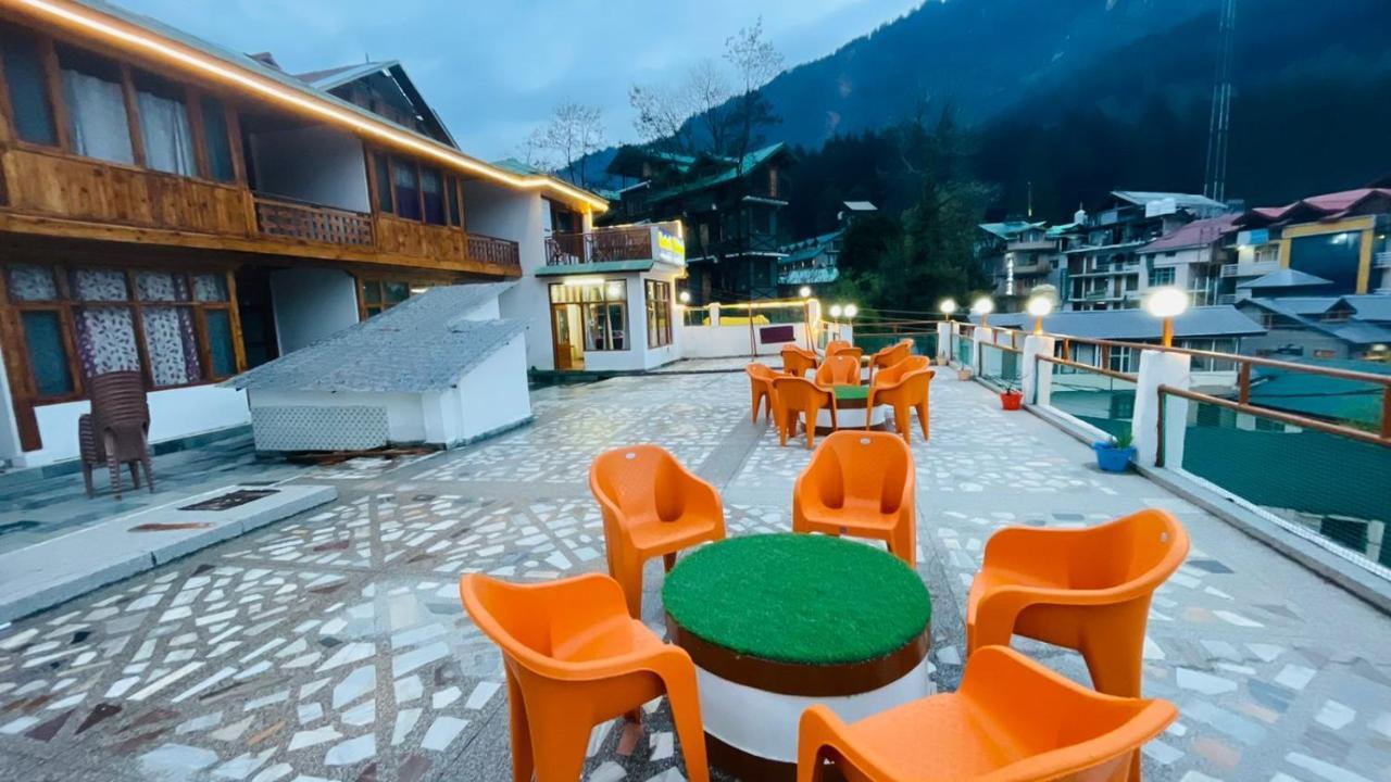 Hotel Hilltop At Mall Road Manali With Open Terrace ภายนอก รูปภาพ