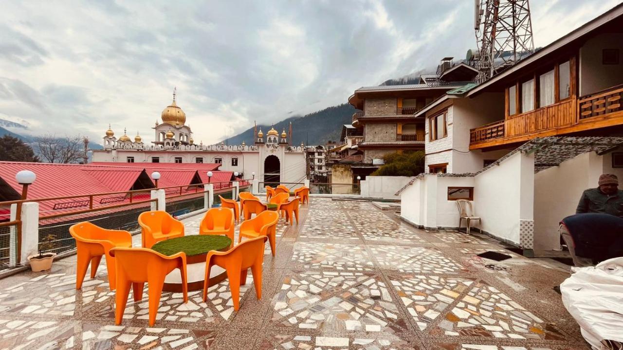 Hotel Hilltop At Mall Road Manali With Open Terrace ภายนอก รูปภาพ