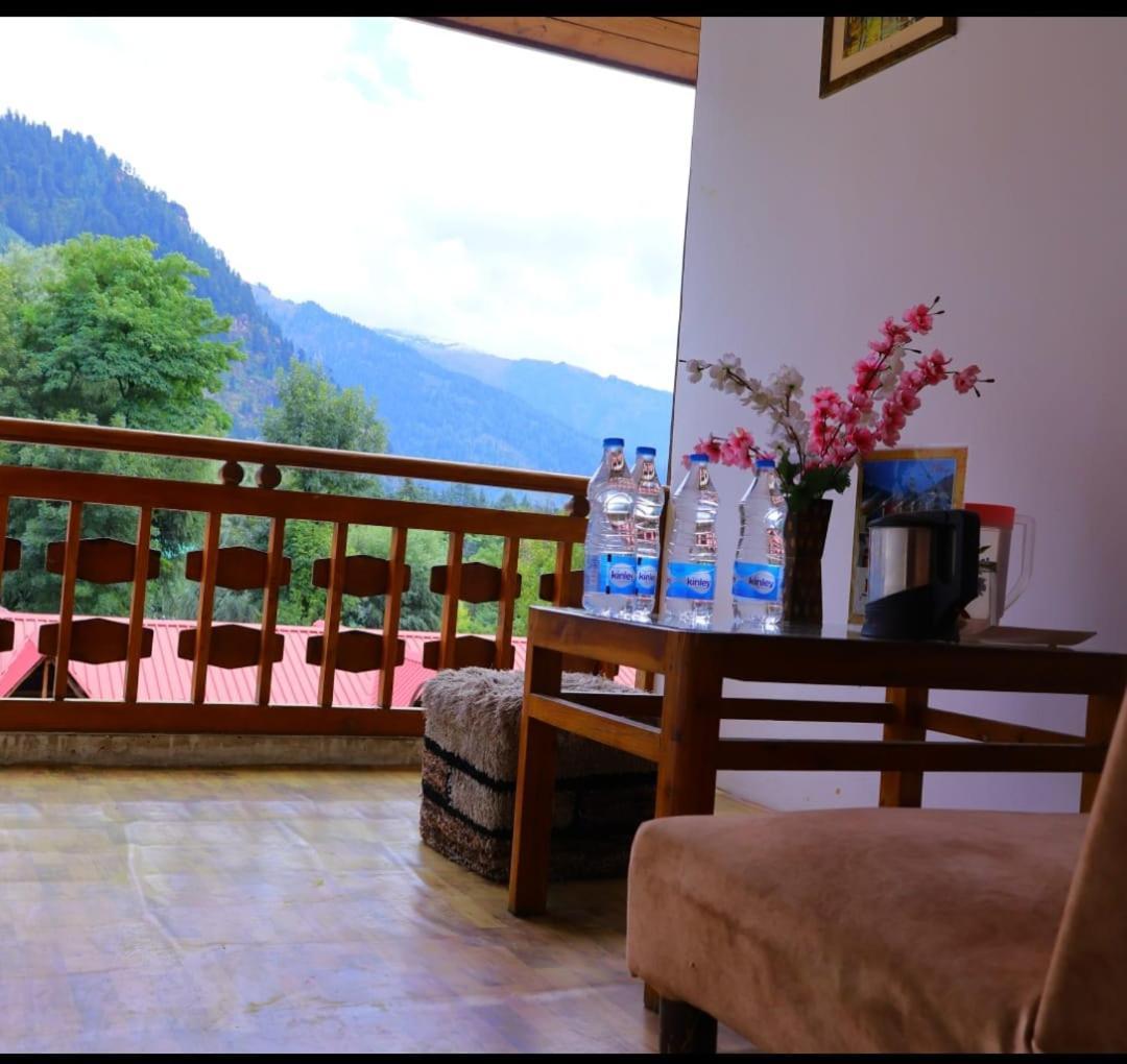 Hotel Hilltop At Mall Road Manali With Open Terrace ภายนอก รูปภาพ