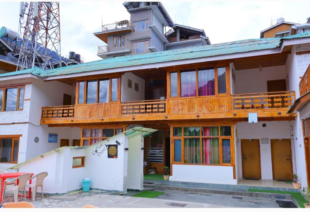 Hotel Hilltop At Mall Road Manali With Open Terrace ภายนอก รูปภาพ